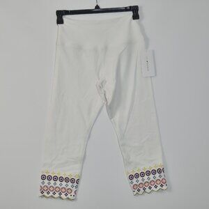 Intro Love The Fit Women's Size MP Capri Leggings  White Embroidered Hem (59)